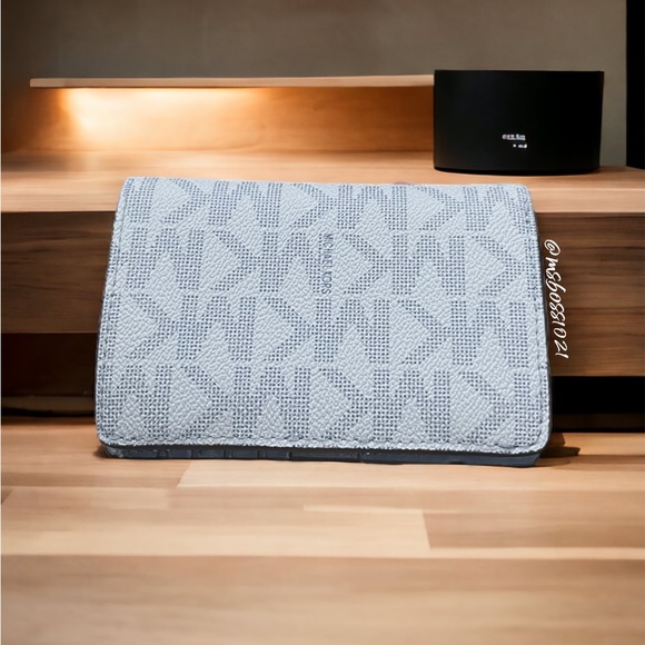 Michael Kors Jet Set Charm Medium Slim Bifold Wallet in Soft Sky Multi BRAND NEW - Picture 2 of 3